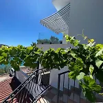 Sunny Right By The Sea アパート