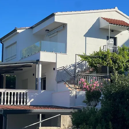 Sunny Right By The Sea *