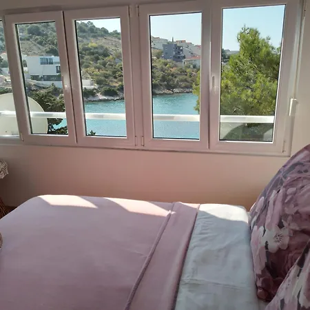 Apartment Sunny Right By The Sea