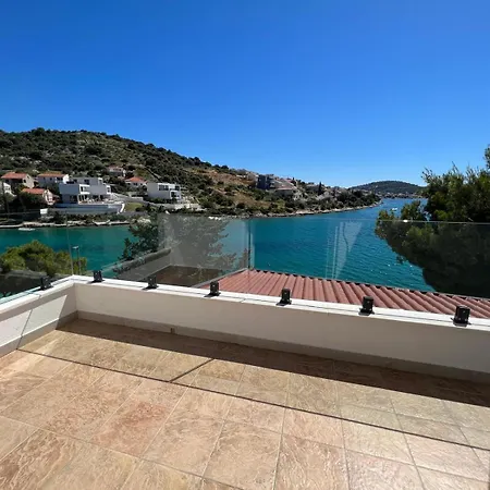 Sunny Right By The Sea Ražanj