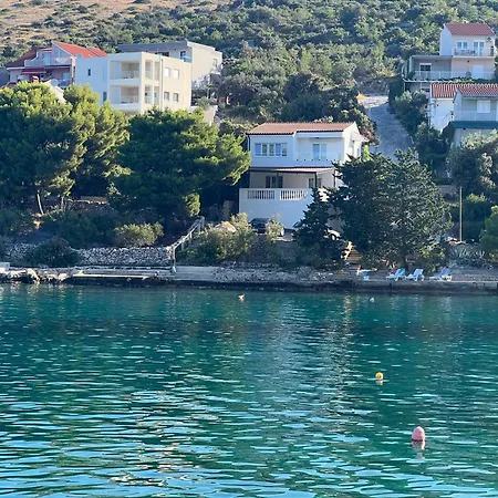 아파트 Sunny Right By The Sea Ražanj