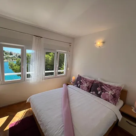 Sunny Right By The Sea 公寓