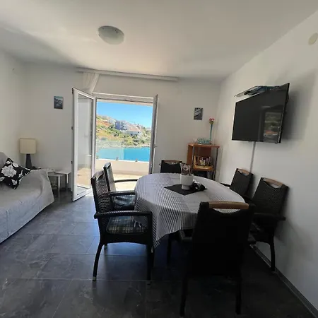 Sunny Right By The Sea *