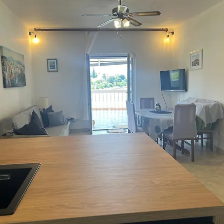 Apartment Sunny Right By The Sea