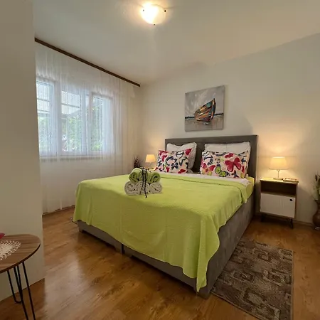 Sunny Right By The Sea 公寓