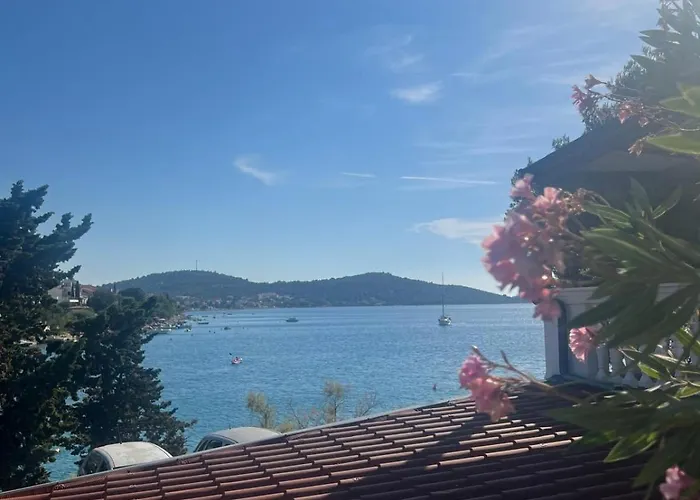 Sunny Right By The Sea *