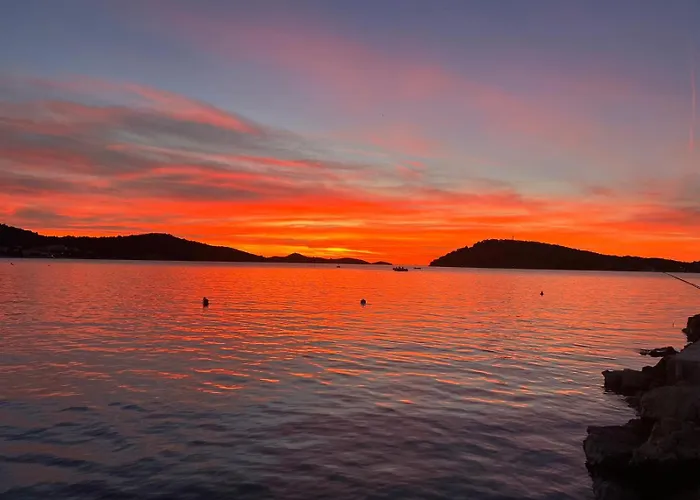 Sunny Right By The Sea Apartament *