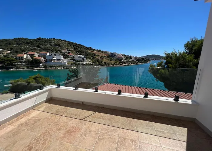 Sunny Right By The Sea Ražanj