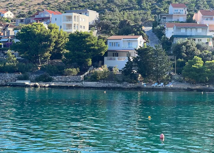 아파트 Sunny Right By The Sea Ražanj