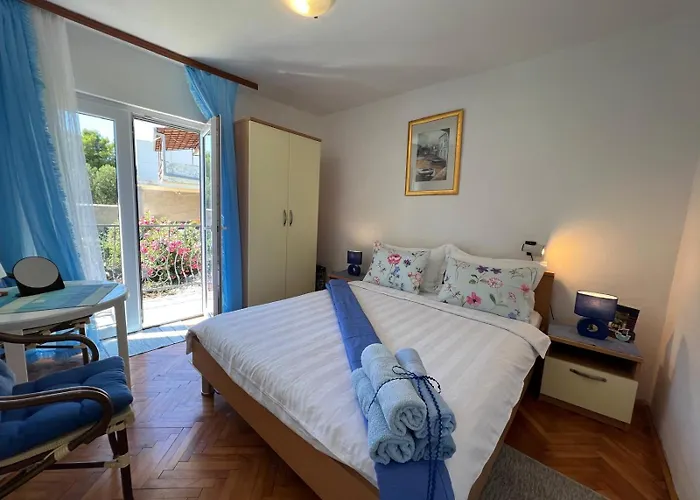 Sunny Right By The Sea *