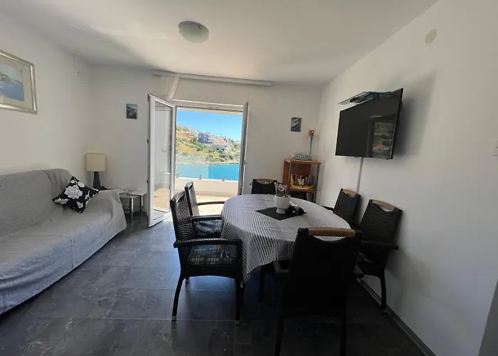 Sunny Right By The Sea *