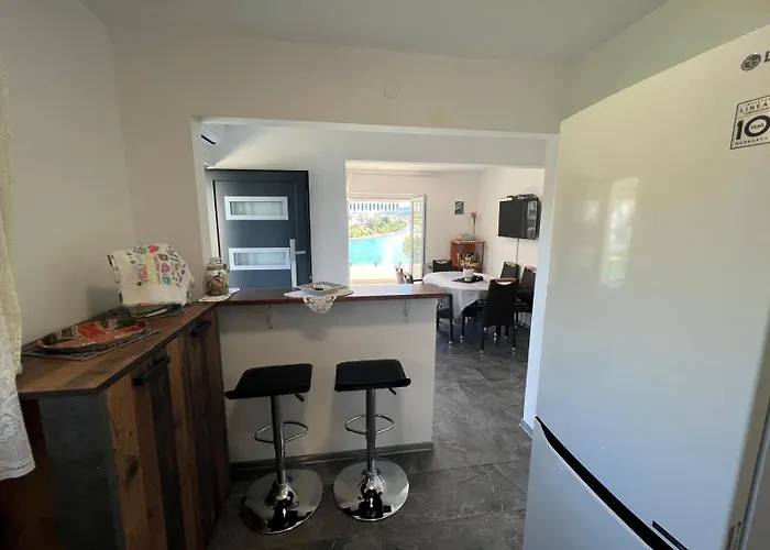 Sunny Right By The Sea * Ražanj