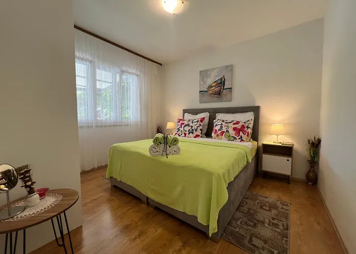 Sunny Right By The Sea 아파트